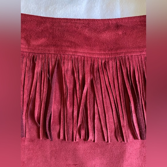Express - Red Suede Mini Skirt With Fringe - Size Small - Picture 6 of 7
